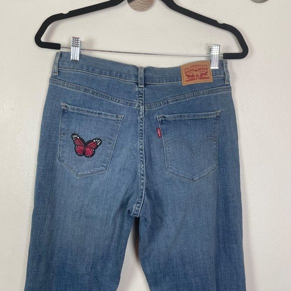 Levi's Woman's Sz‎ 6 Classic Boot Cut Light Wash Mid Rise Butterfly Patch Girly - Picture 7 of 7